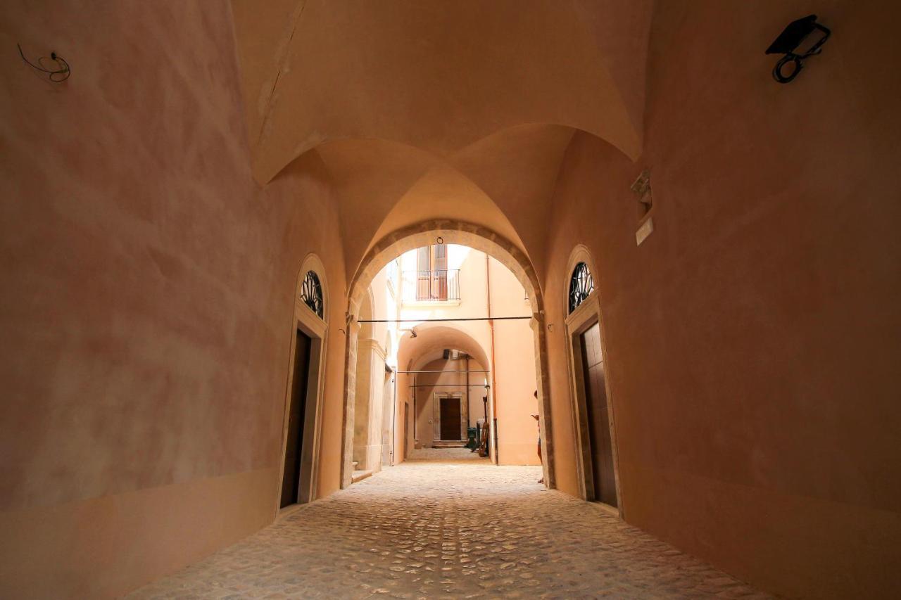 Nel Cuore Dell'Aquila Bnb Bagian luar foto